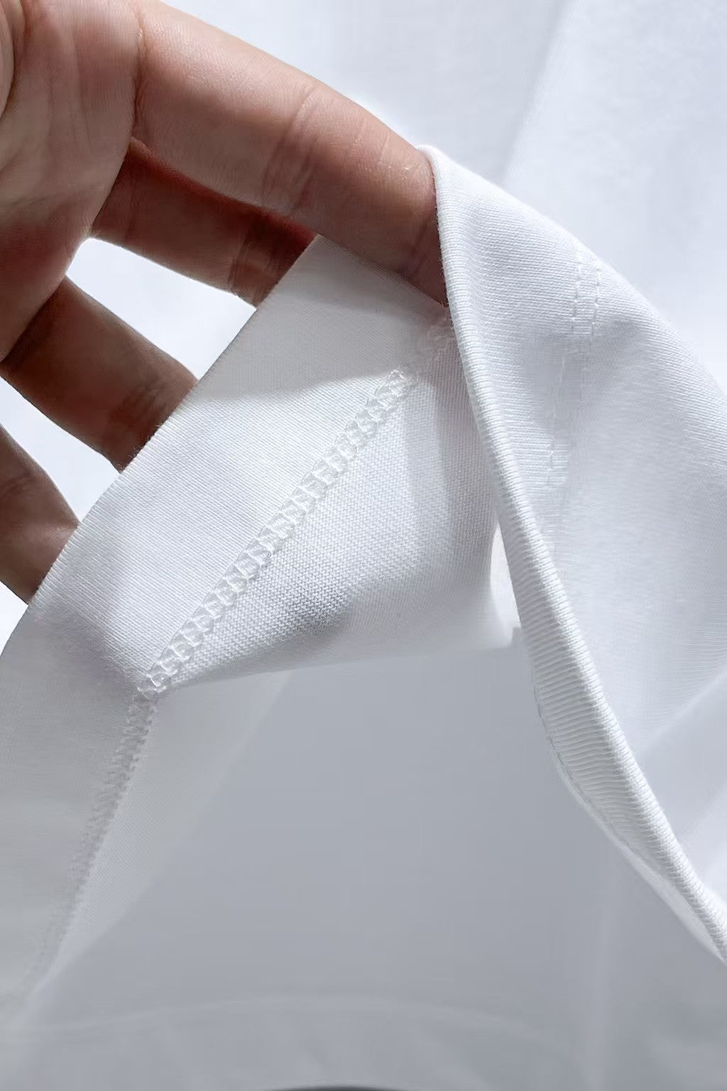 New short sleeved round neck T-shirt