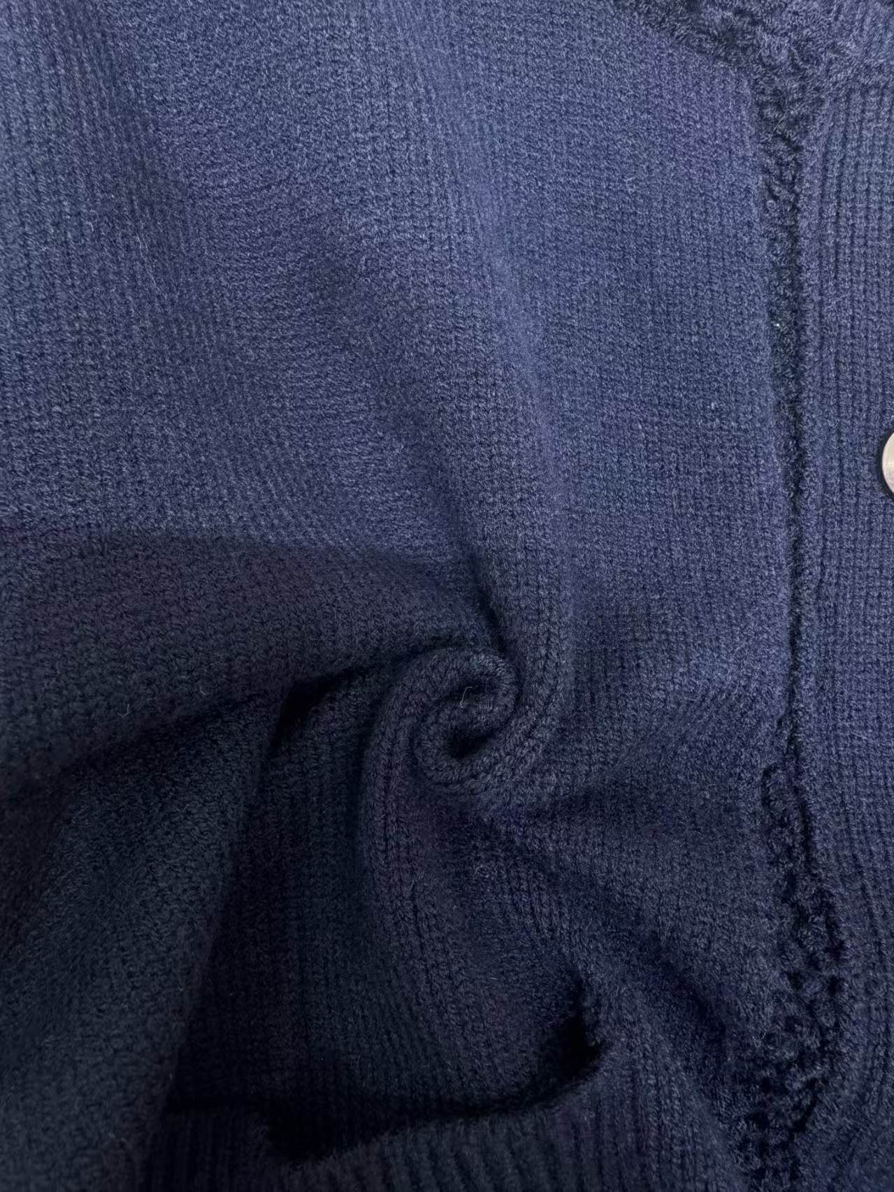 Cardigan knitted sweater