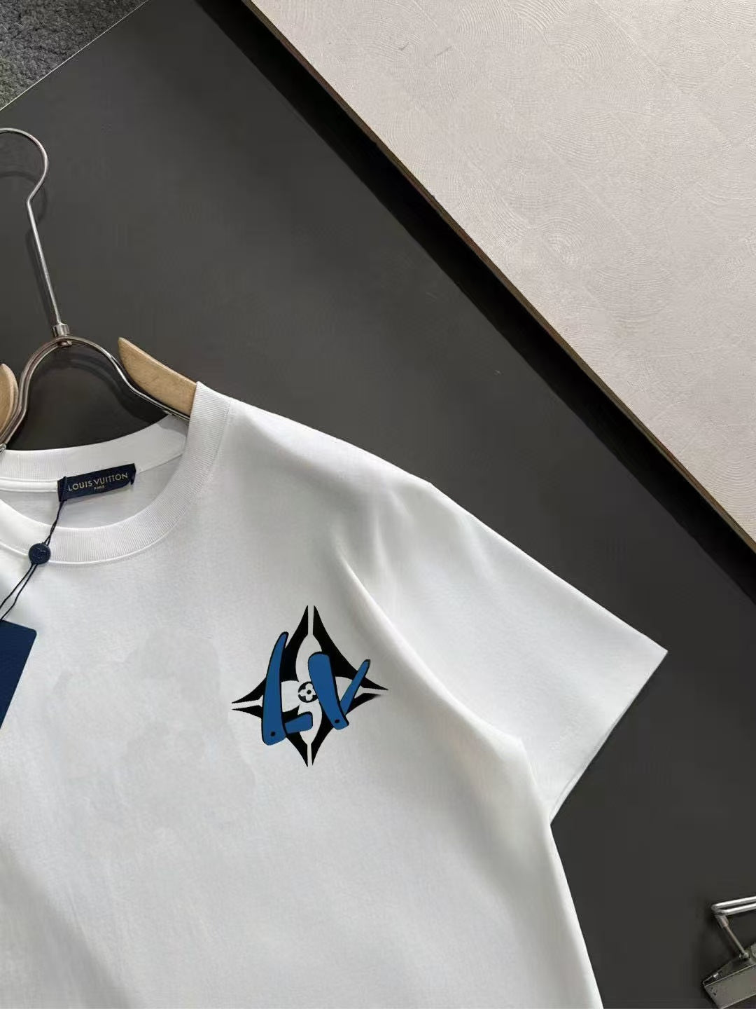 New round neck short sleeved shirt