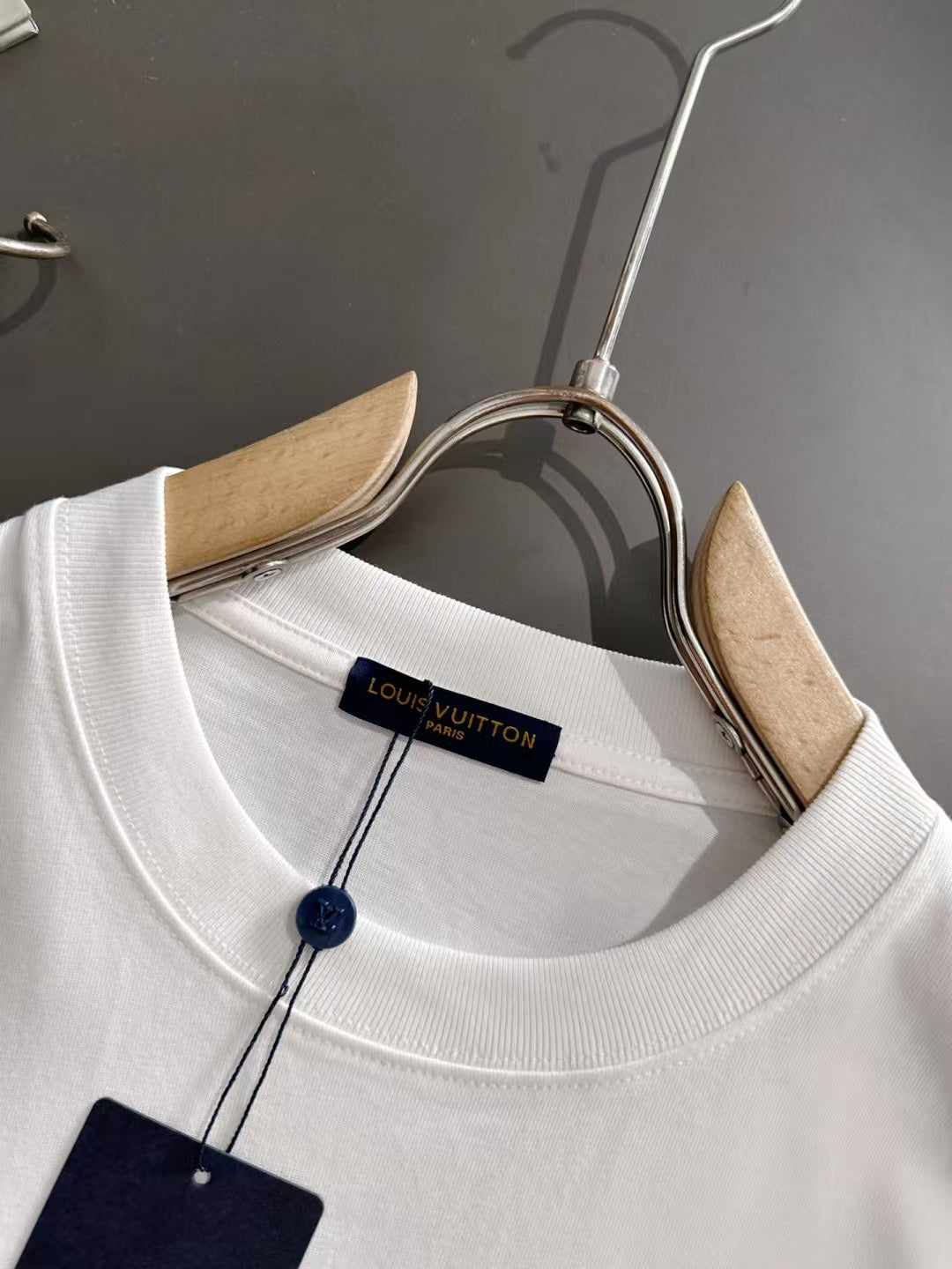 New round neck short sleeved shirt