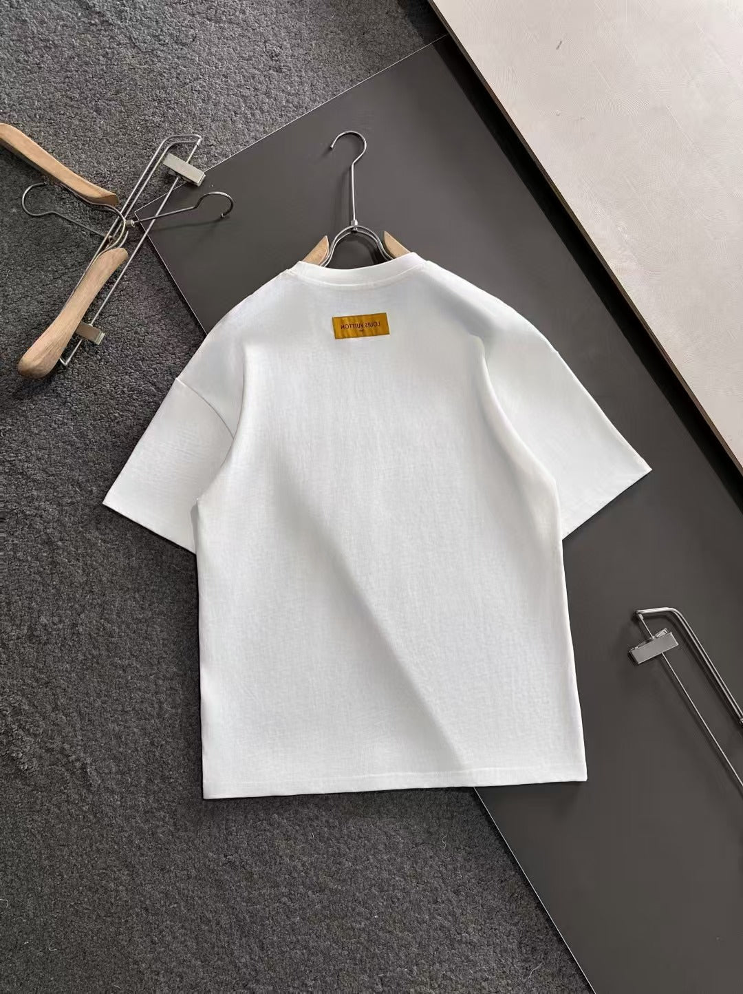 New round neck short sleeved shirt