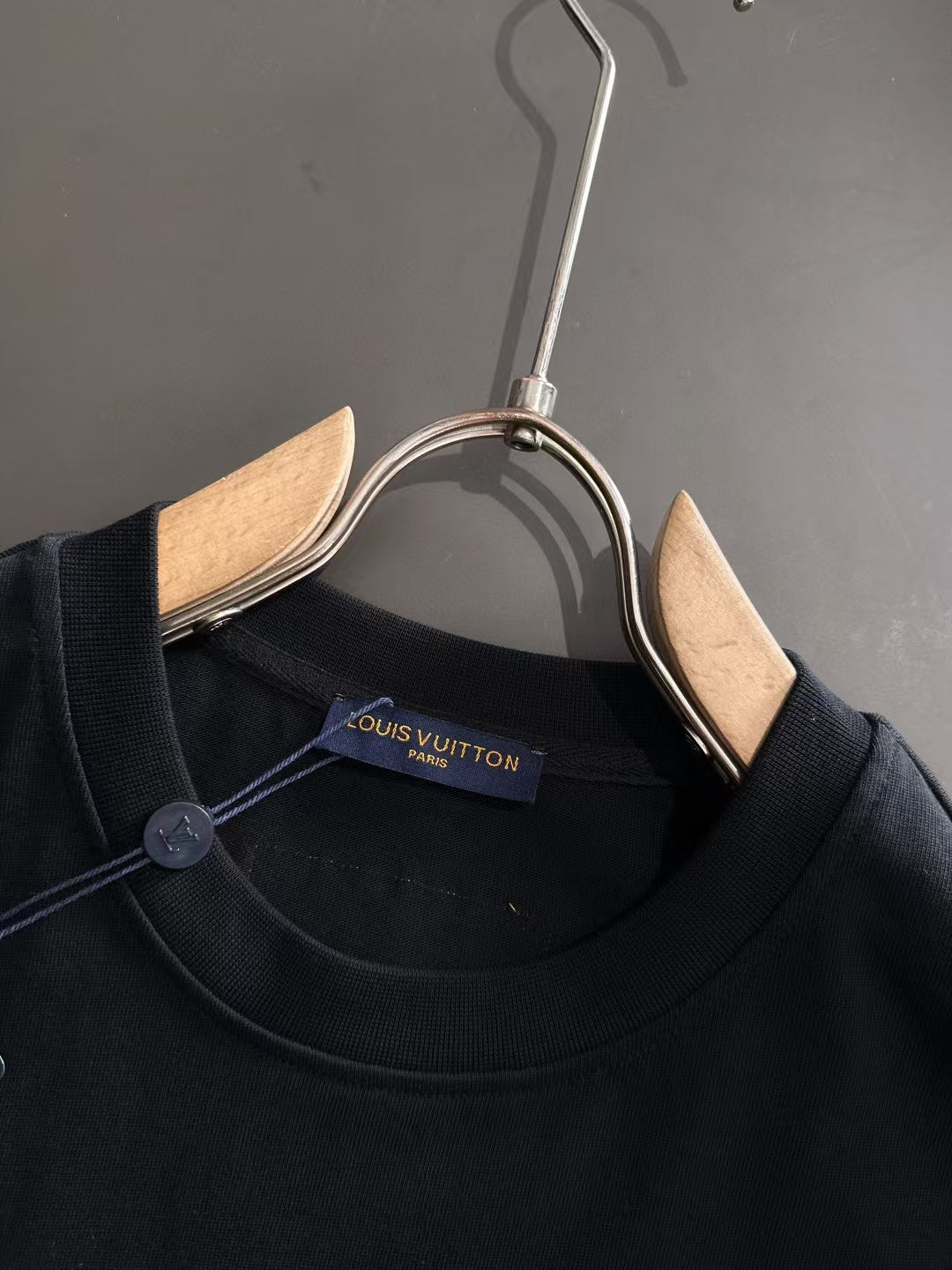 New round neck short sleeved shirt