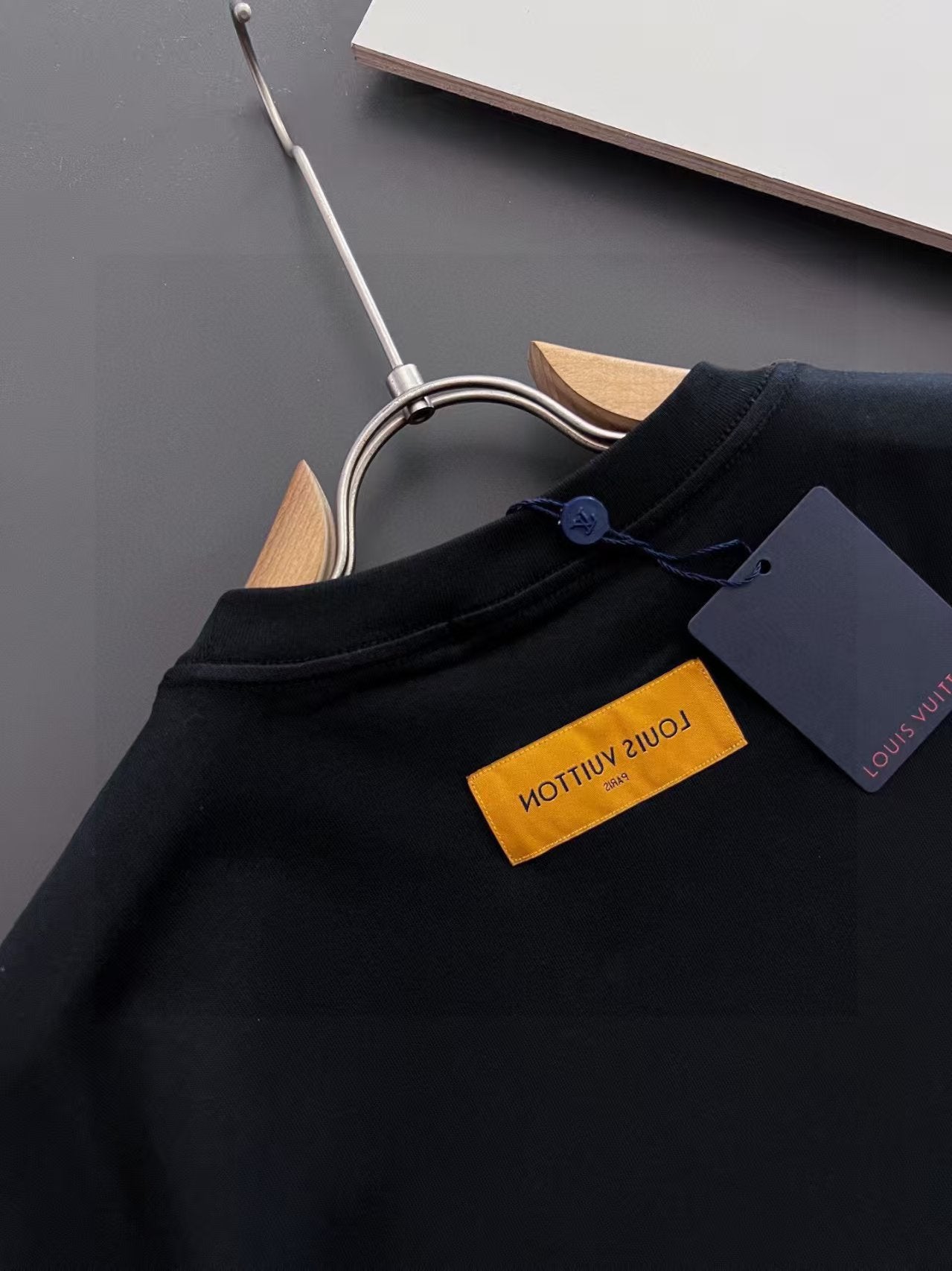New round neck short sleeved shirt