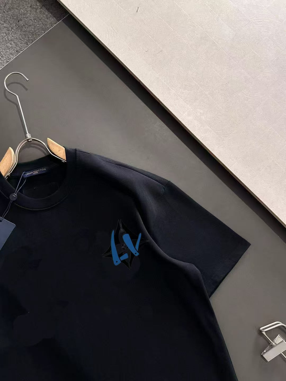 New round neck short sleeved shirt