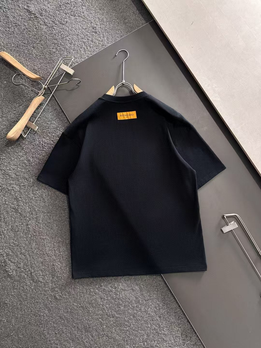 New round neck short sleeved shirt