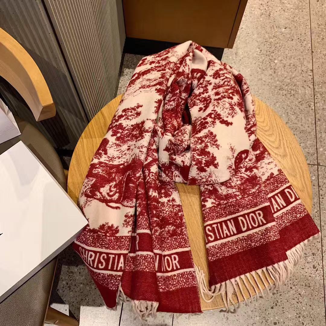 New autumn and winter scarves
