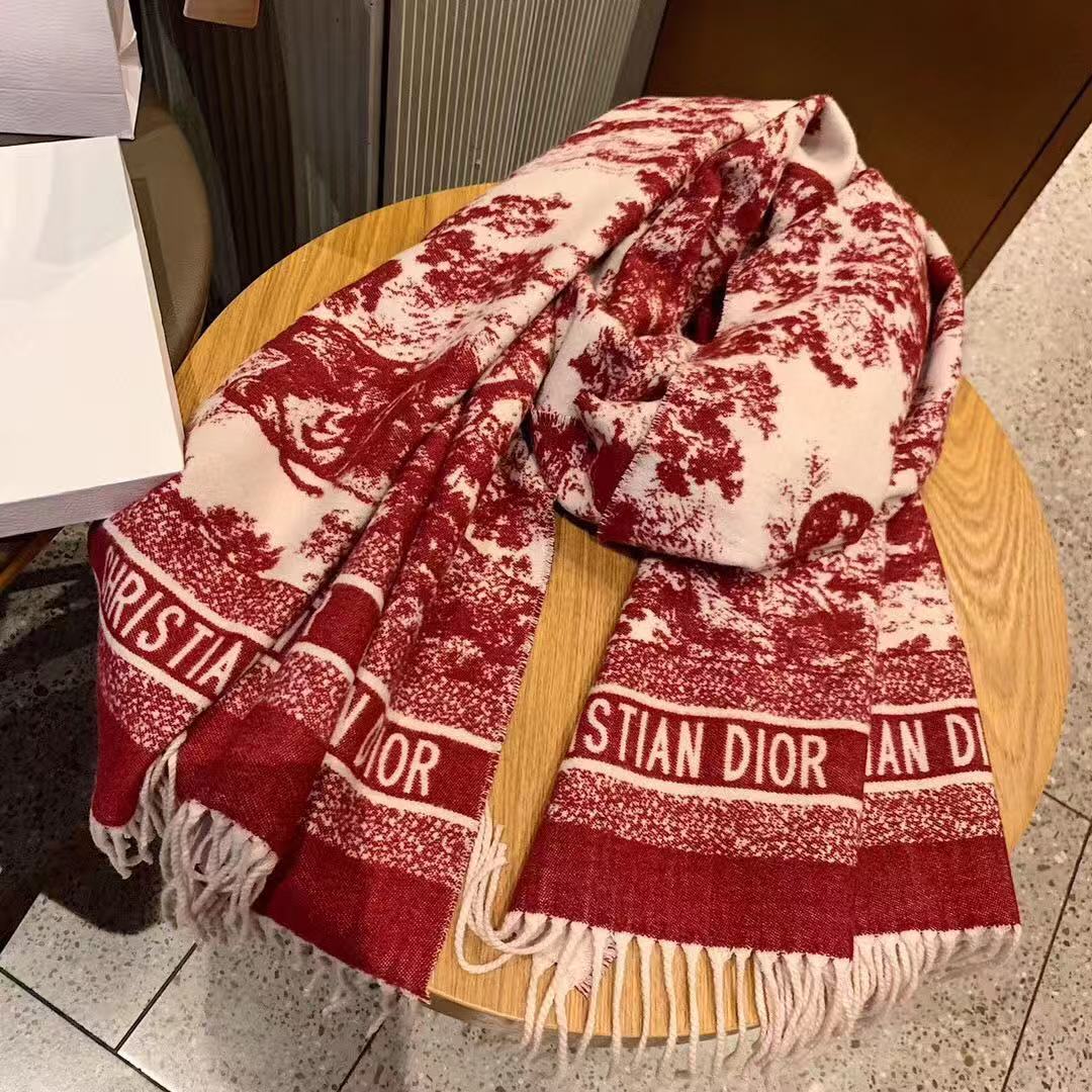 New autumn and winter scarves