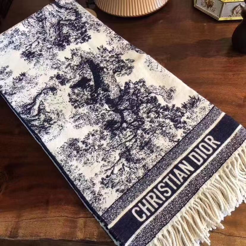 New autumn and winter scarves