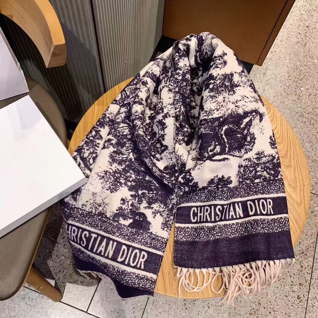 New autumn and winter scarves