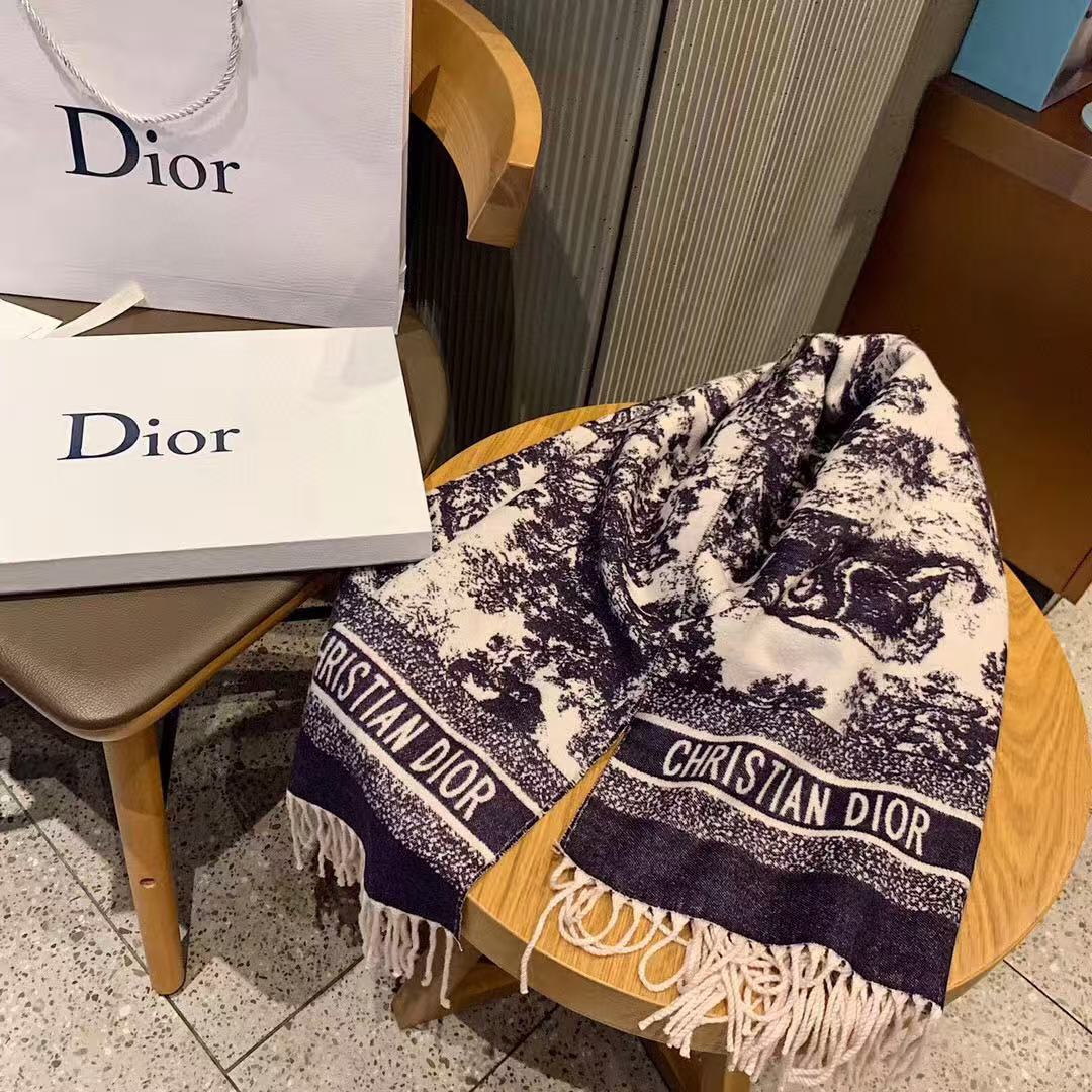 New autumn and winter scarves