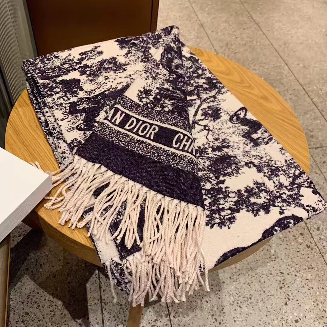 New autumn and winter scarves