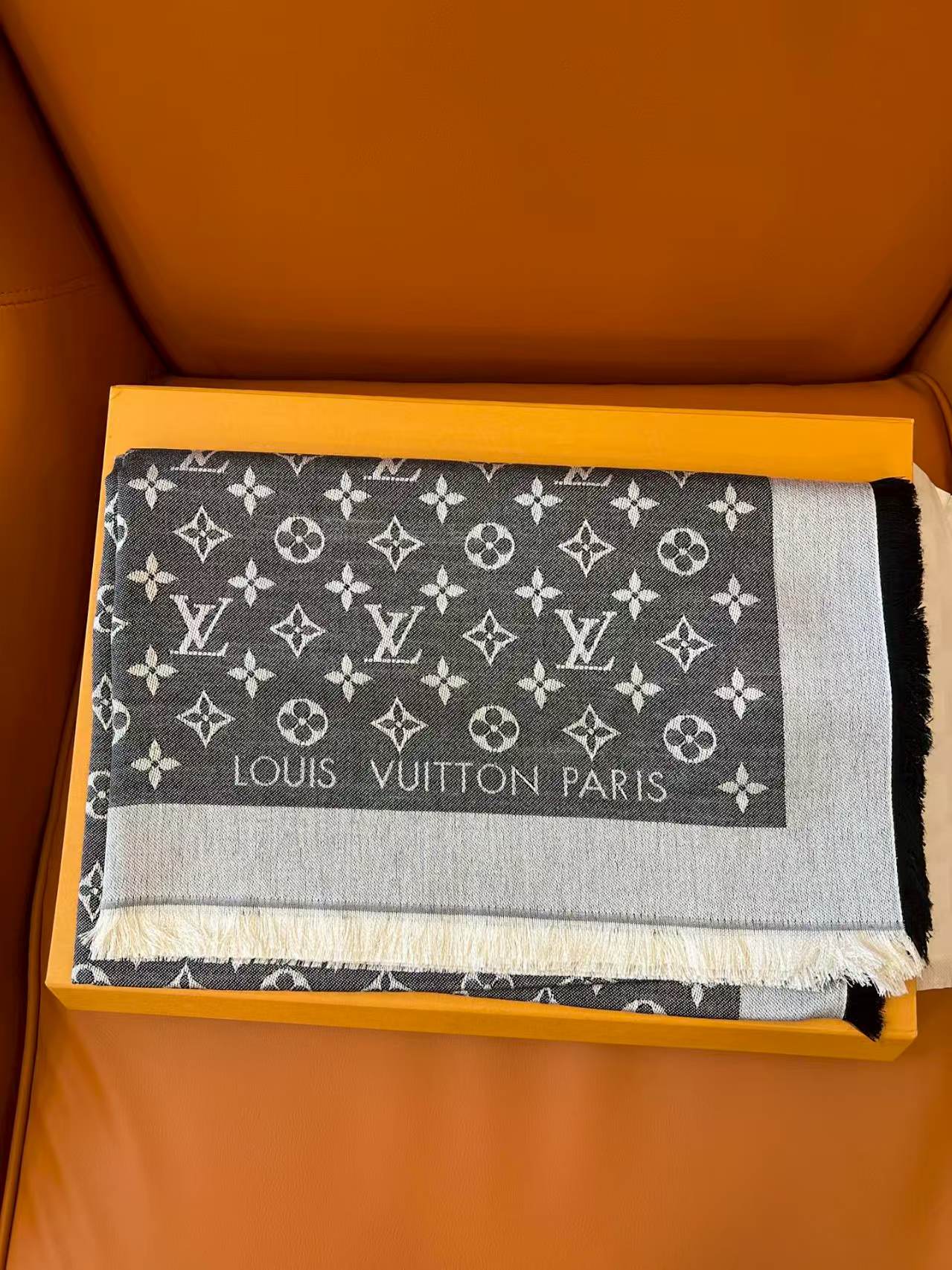 New letter scarf
