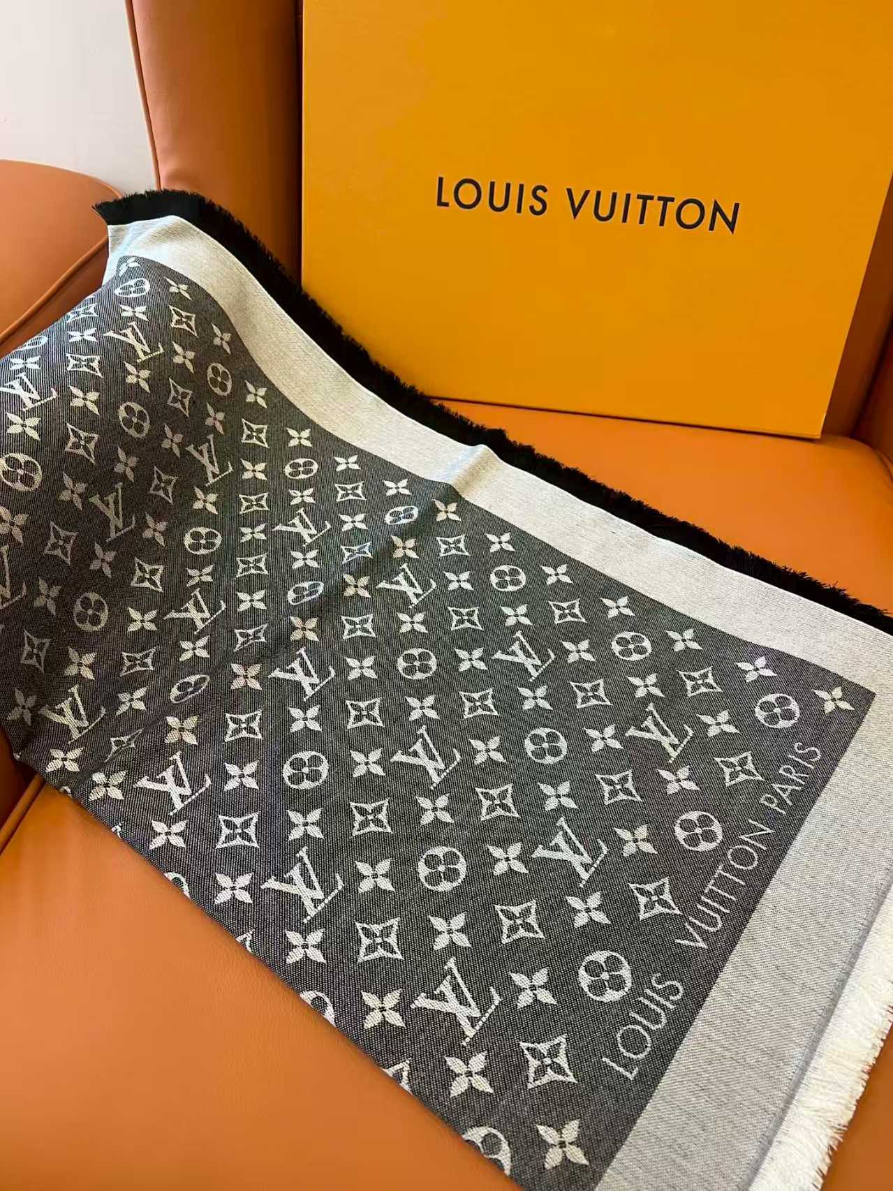 New letter scarf