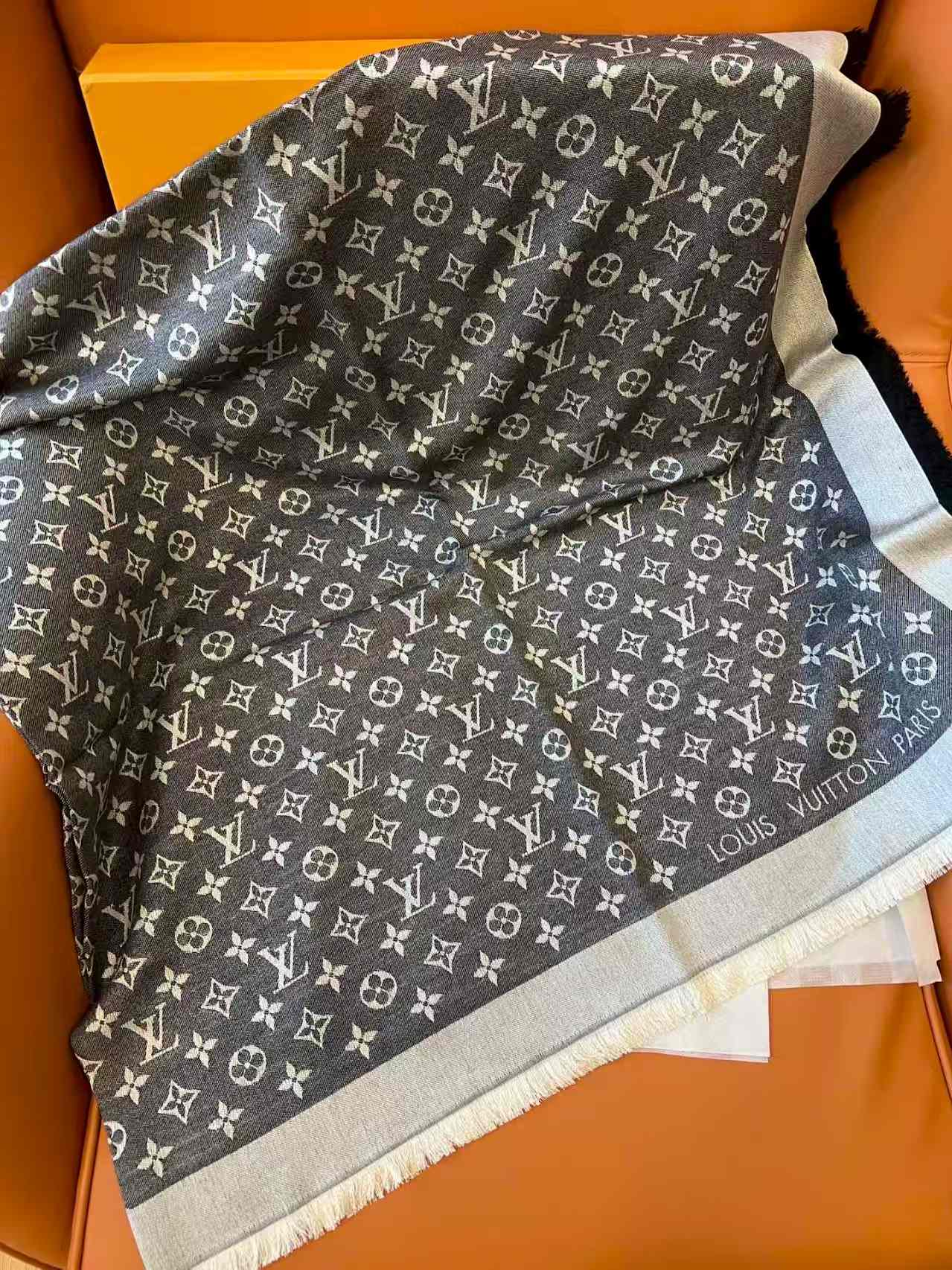 New letter scarf
