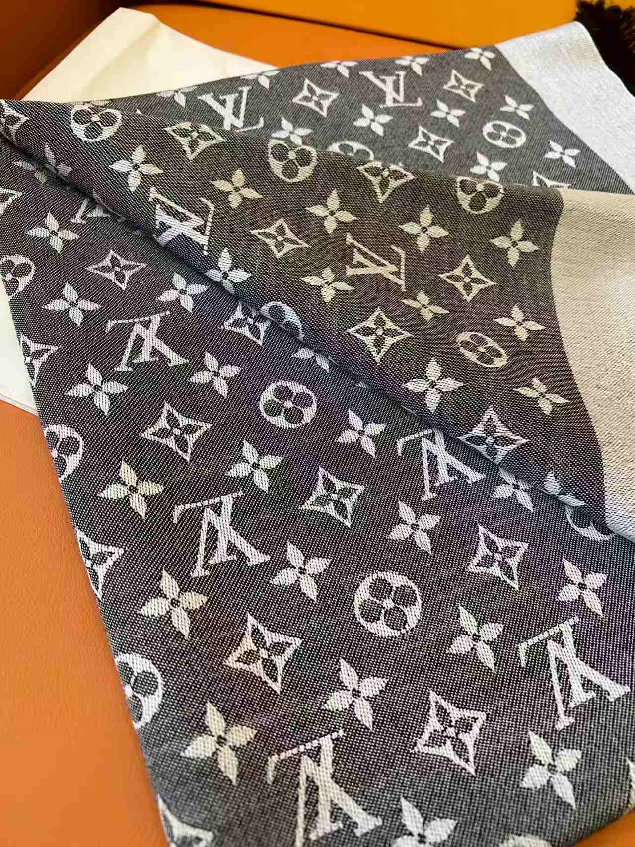 New letter scarf