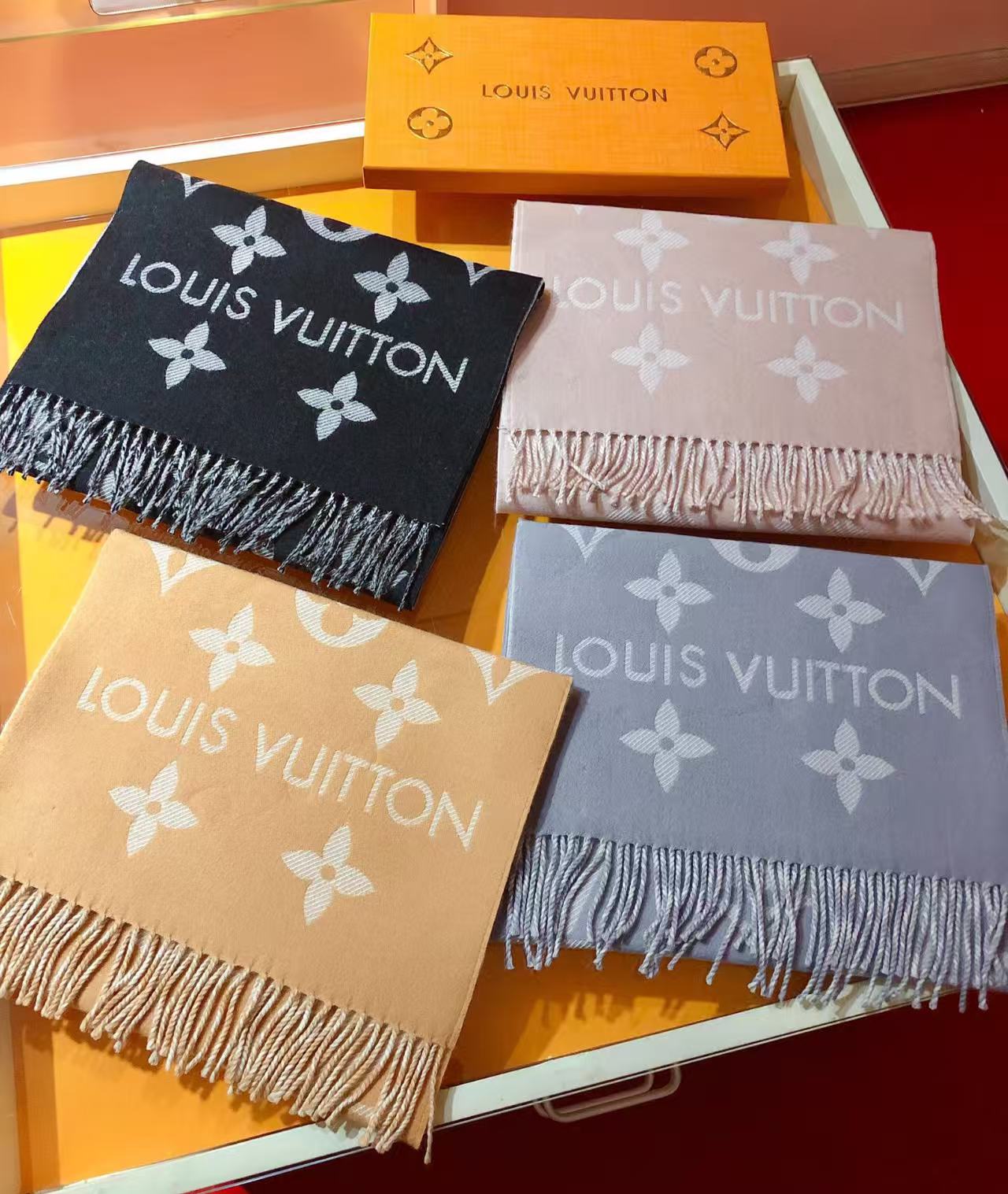 New autumn and winter scarves