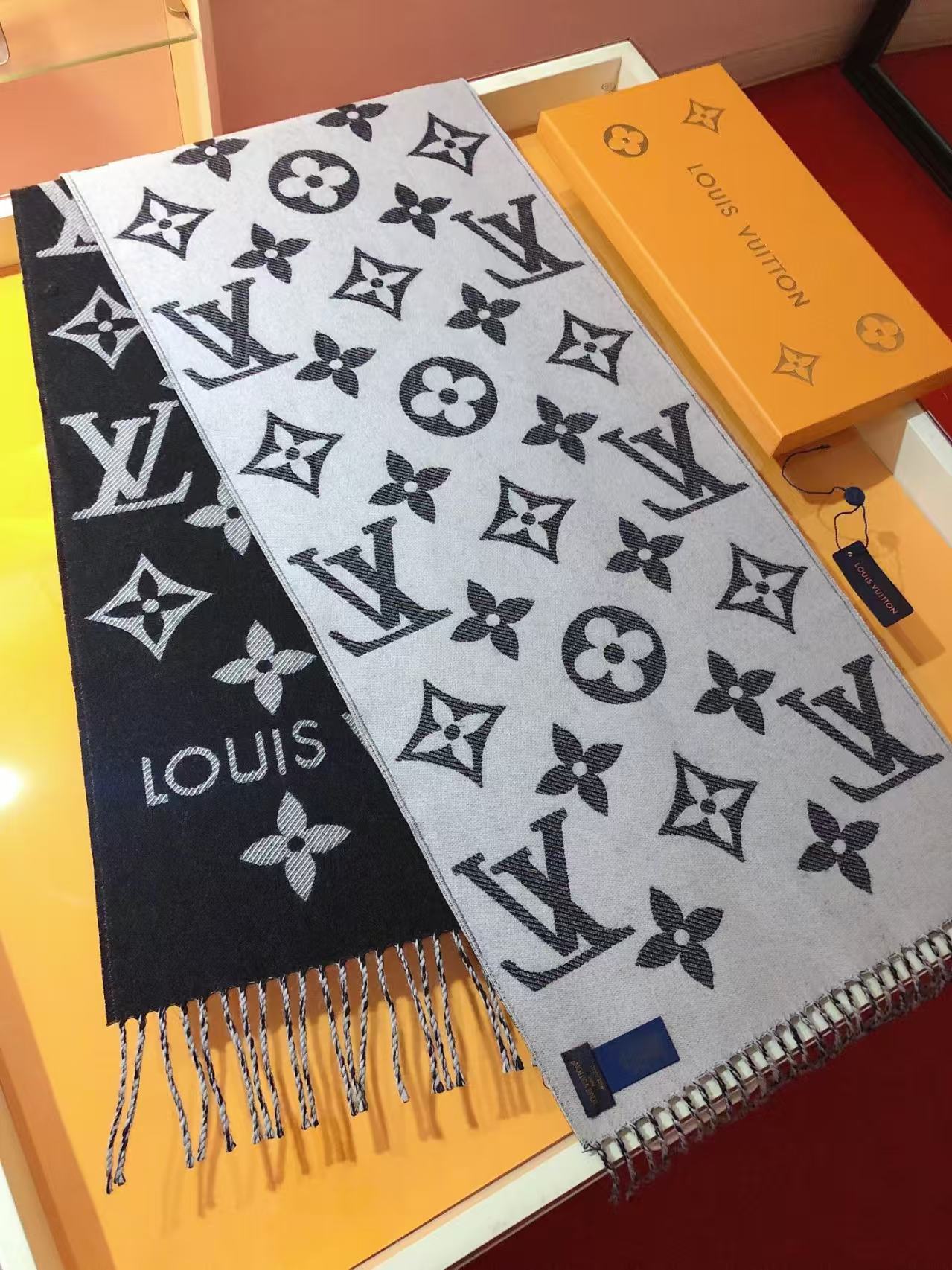 New autumn and winter scarves