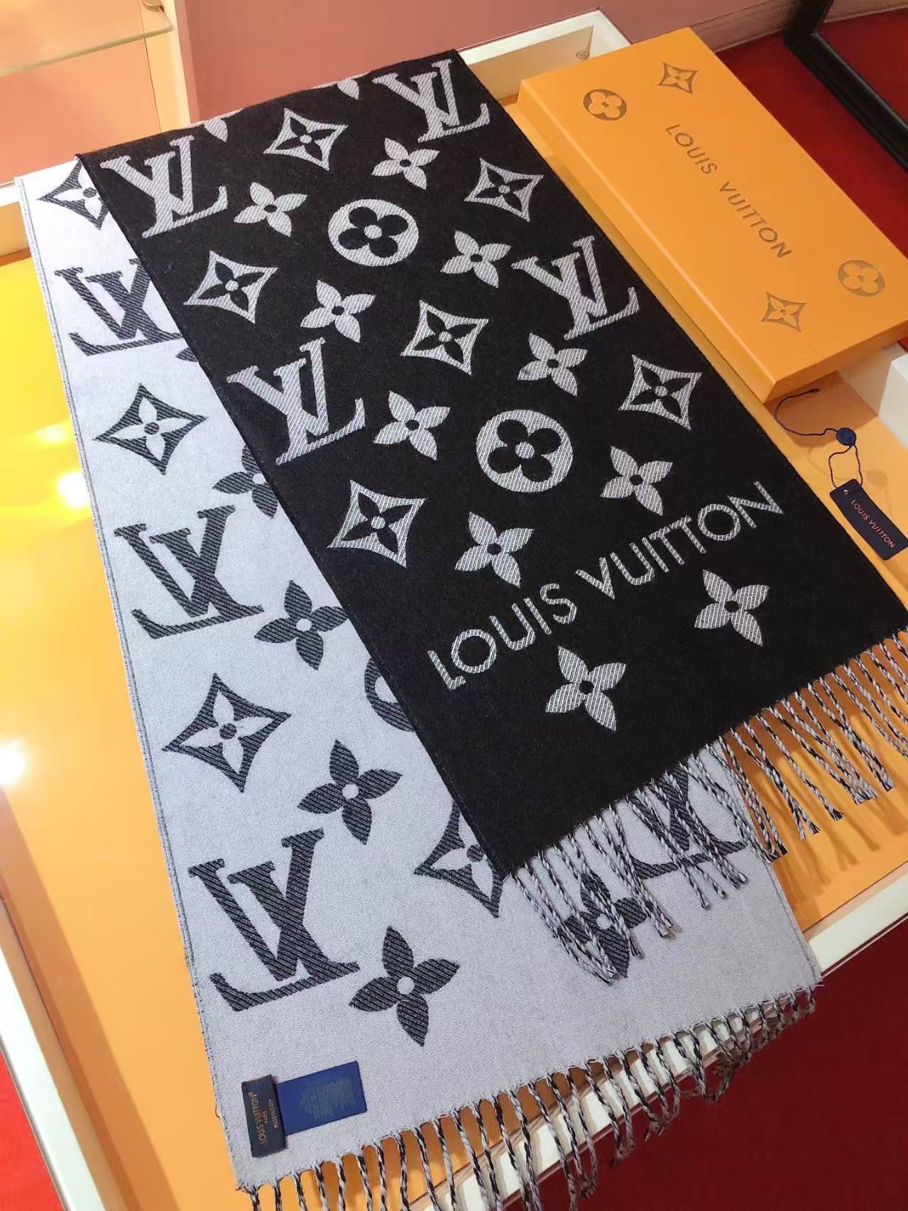 New autumn and winter scarves