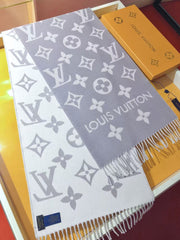 New autumn and winter scarves