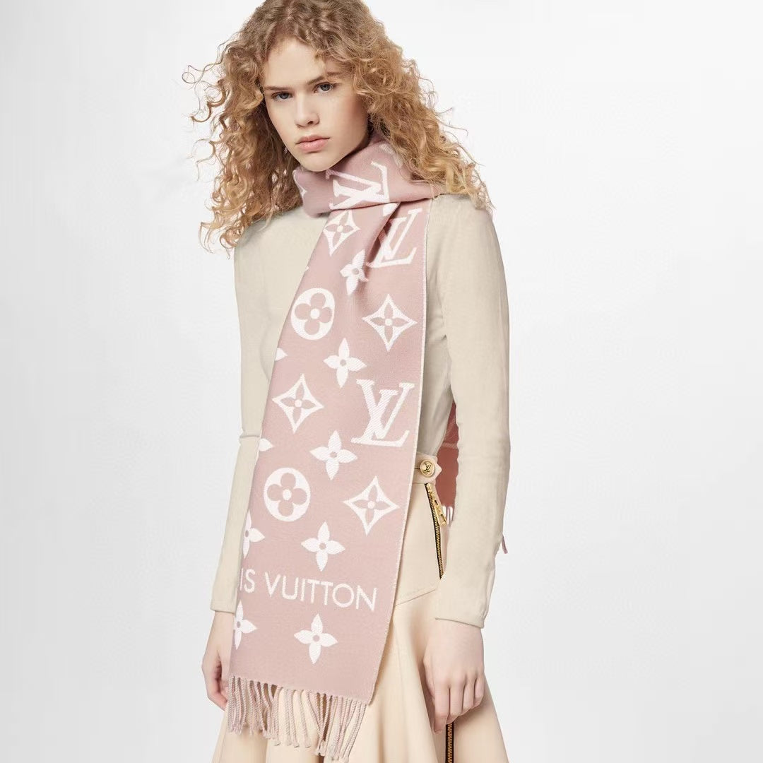 New autumn and winter scarves