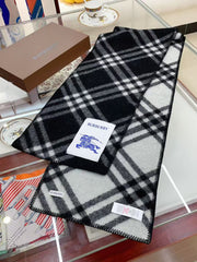 Double sided plaid scarf