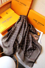 New versatile scarf
