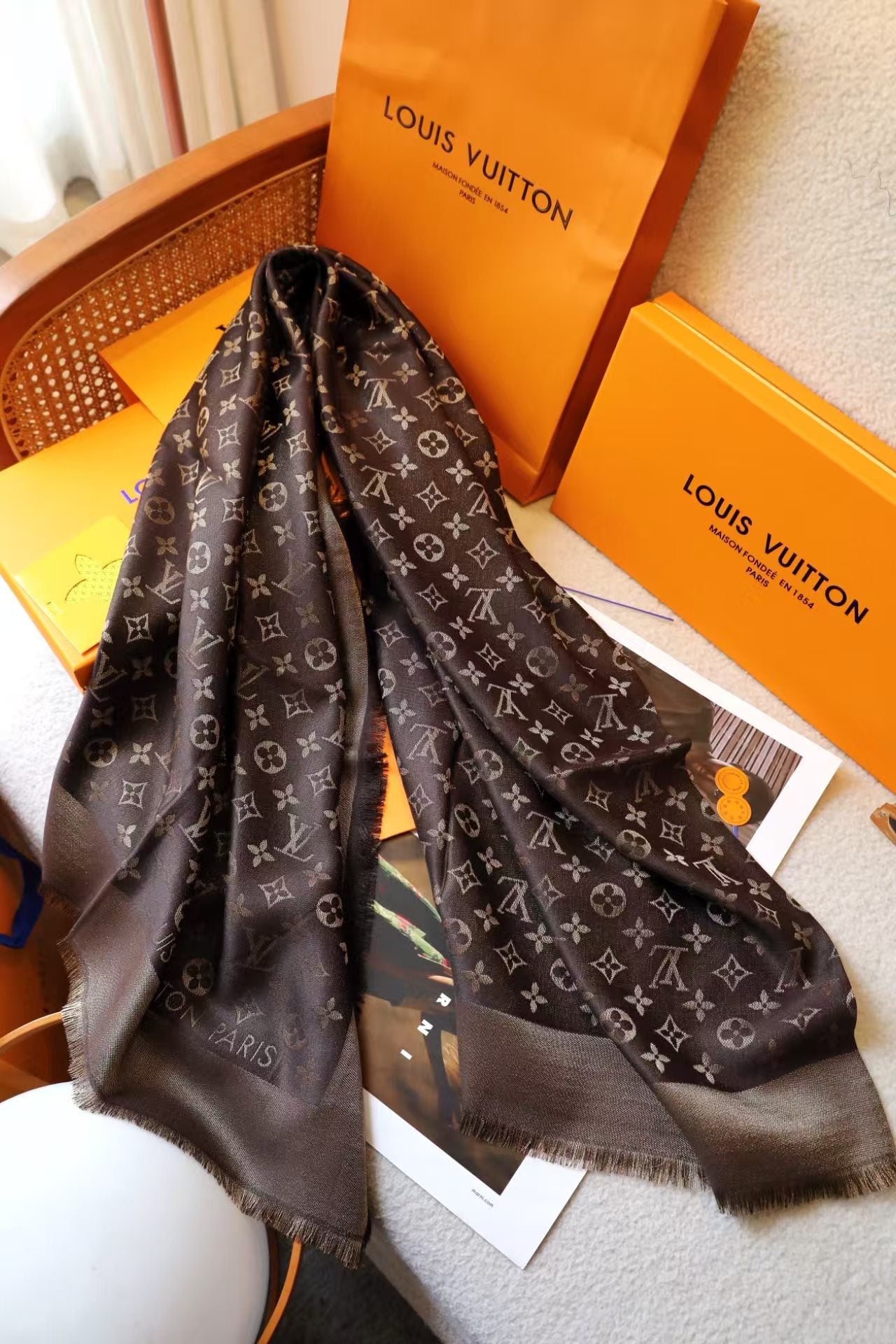 New versatile scarf