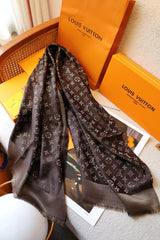 New versatile scarf