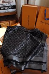 New versatile scarf