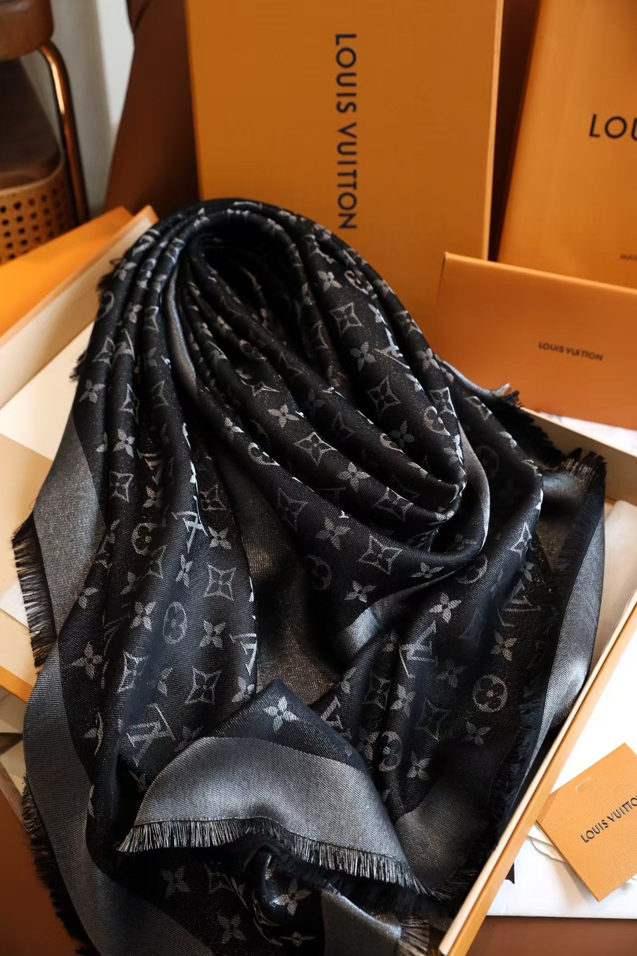 New versatile scarf