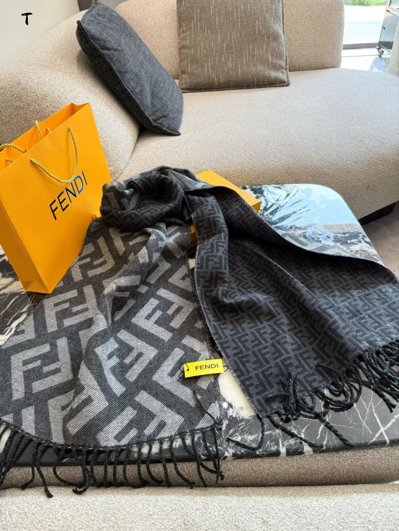 Double sided cashmere scarf