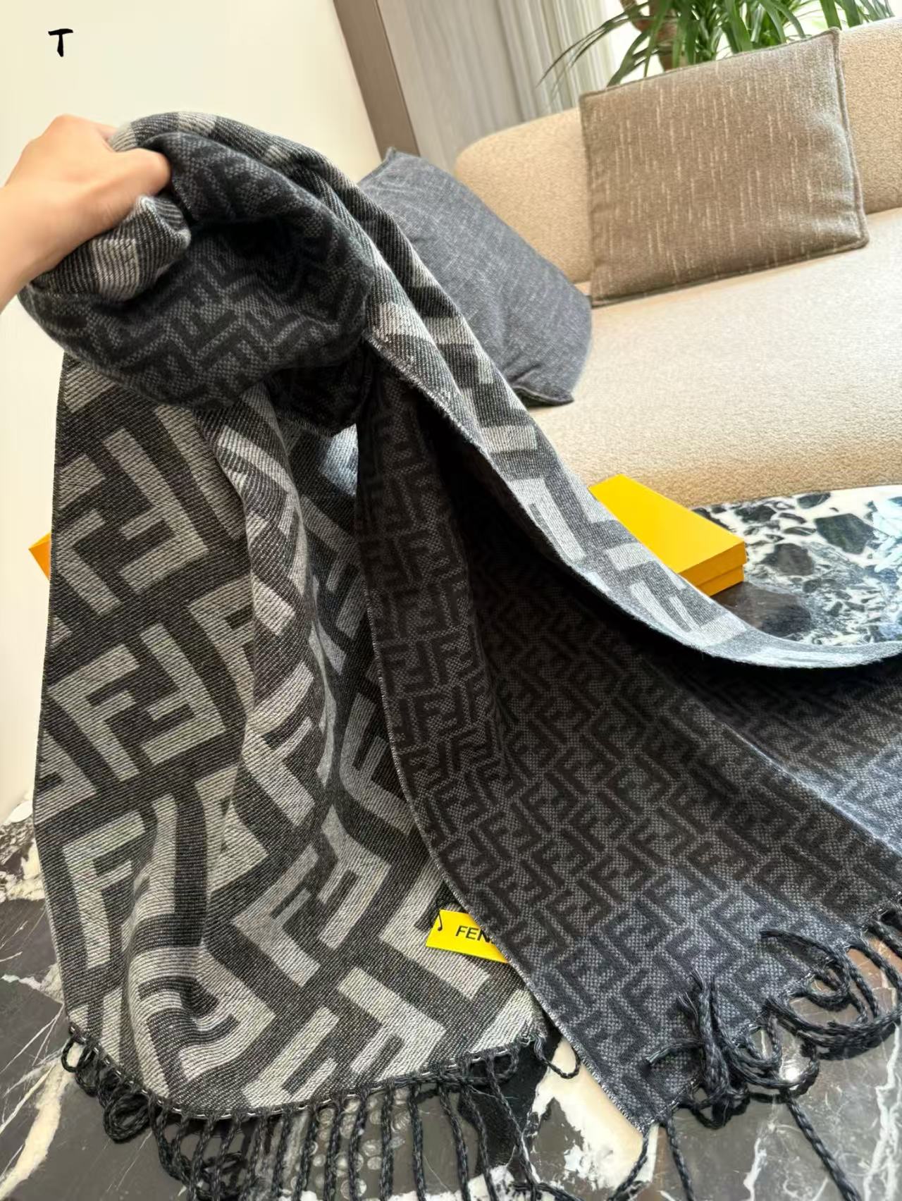 Double sided cashmere scarf
