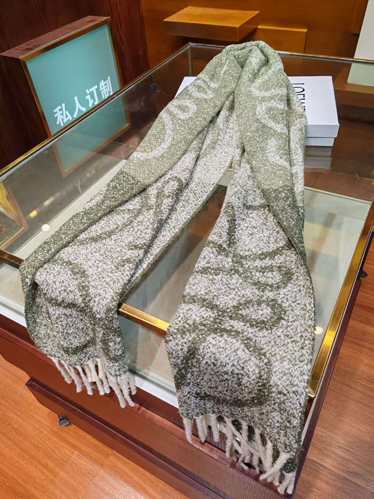 New cashmere scarf