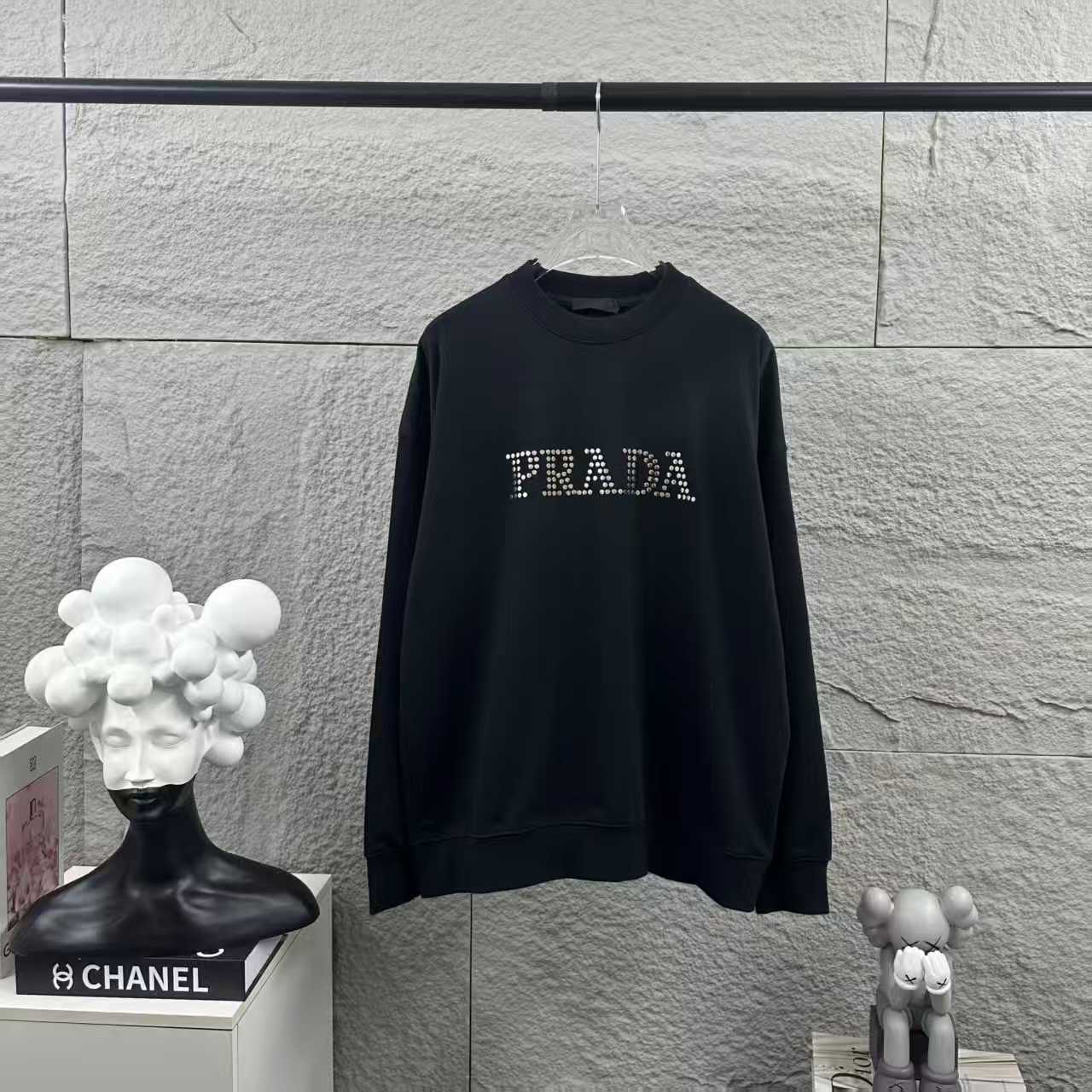 Long sleeved round neck hoodie for both men and women