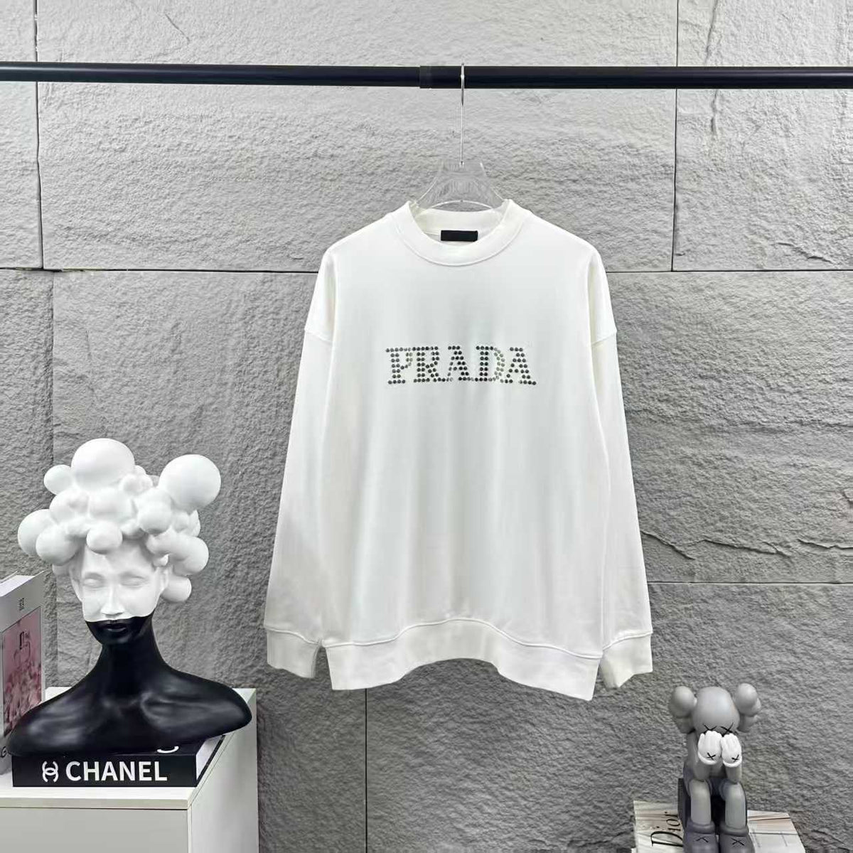 Long sleeved round neck hoodie for both men and women