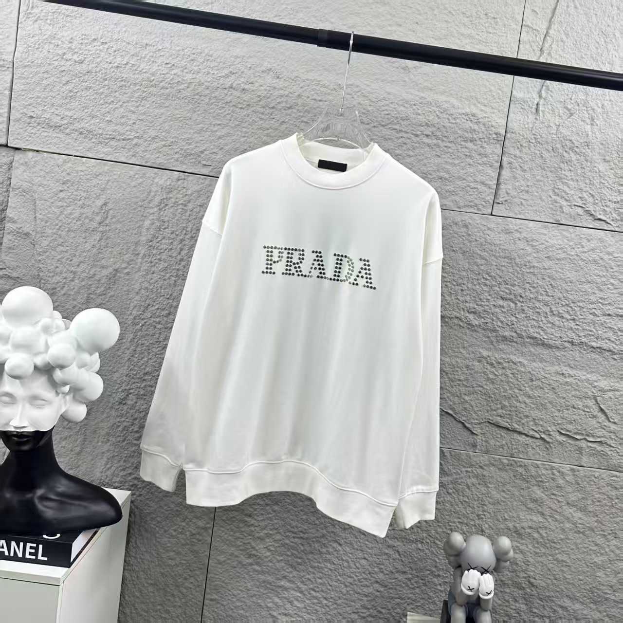 Long sleeved round neck hoodie for both men and women