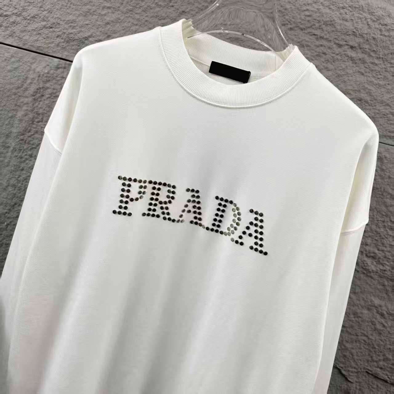 Long sleeved round neck hoodie for both men and women