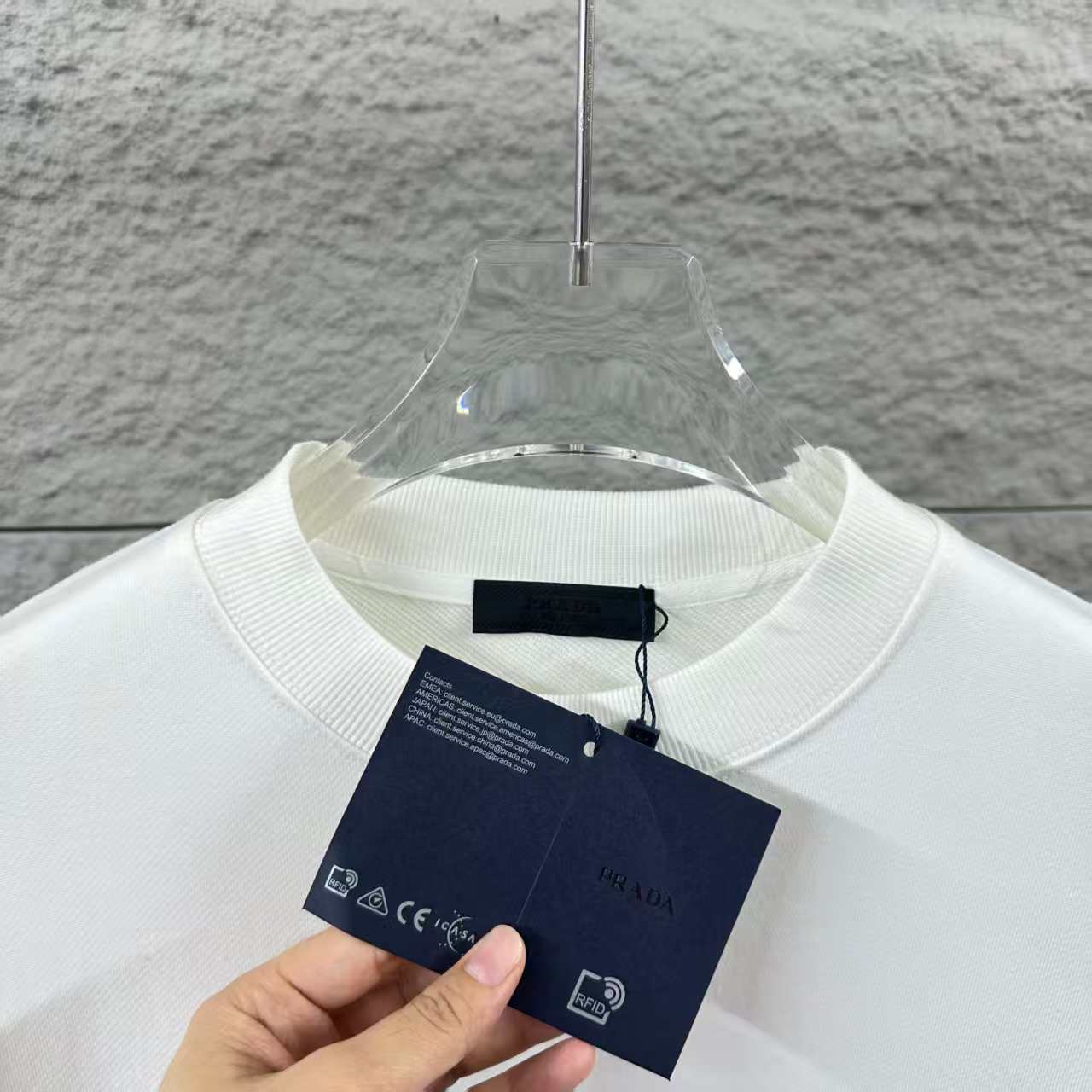Long sleeved round neck hoodie for both men and women