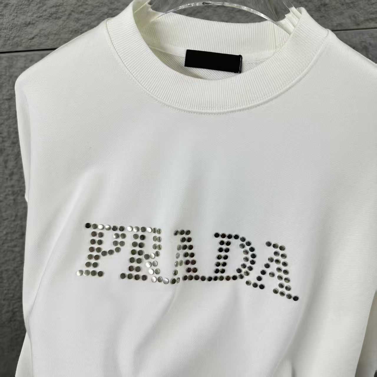 Long sleeved round neck hoodie for both men and women