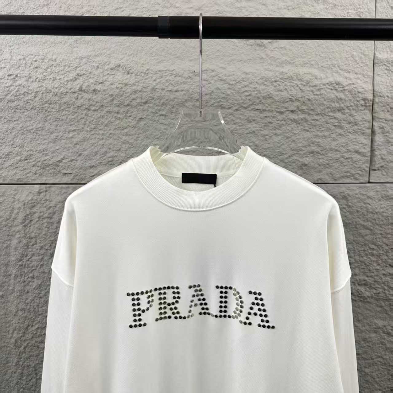Long sleeved round neck hoodie for both men and women