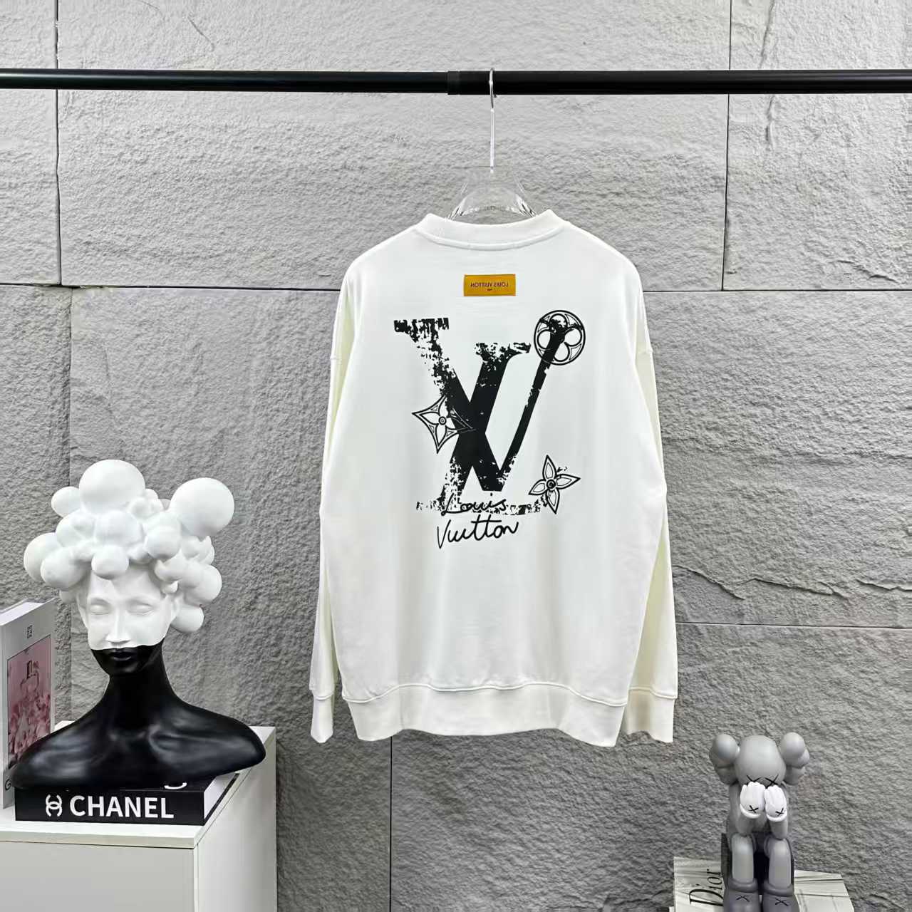 Long sleeved round neck hoodie for both men and women