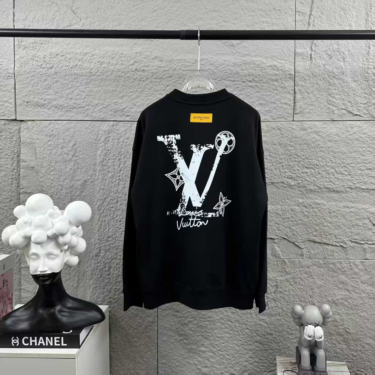 Long sleeved round neck hoodie for both men and women