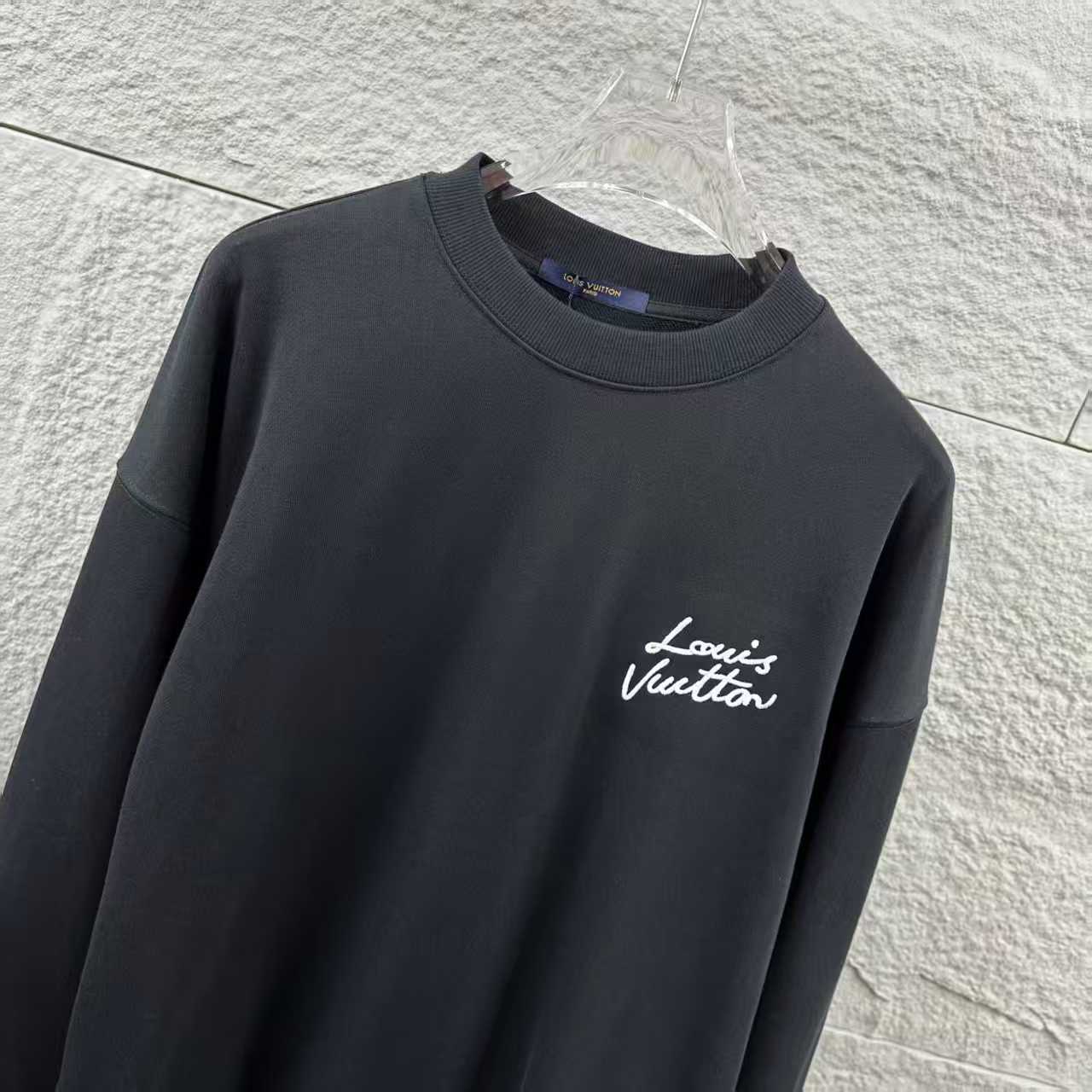 Long sleeved round neck hoodie for both men and women