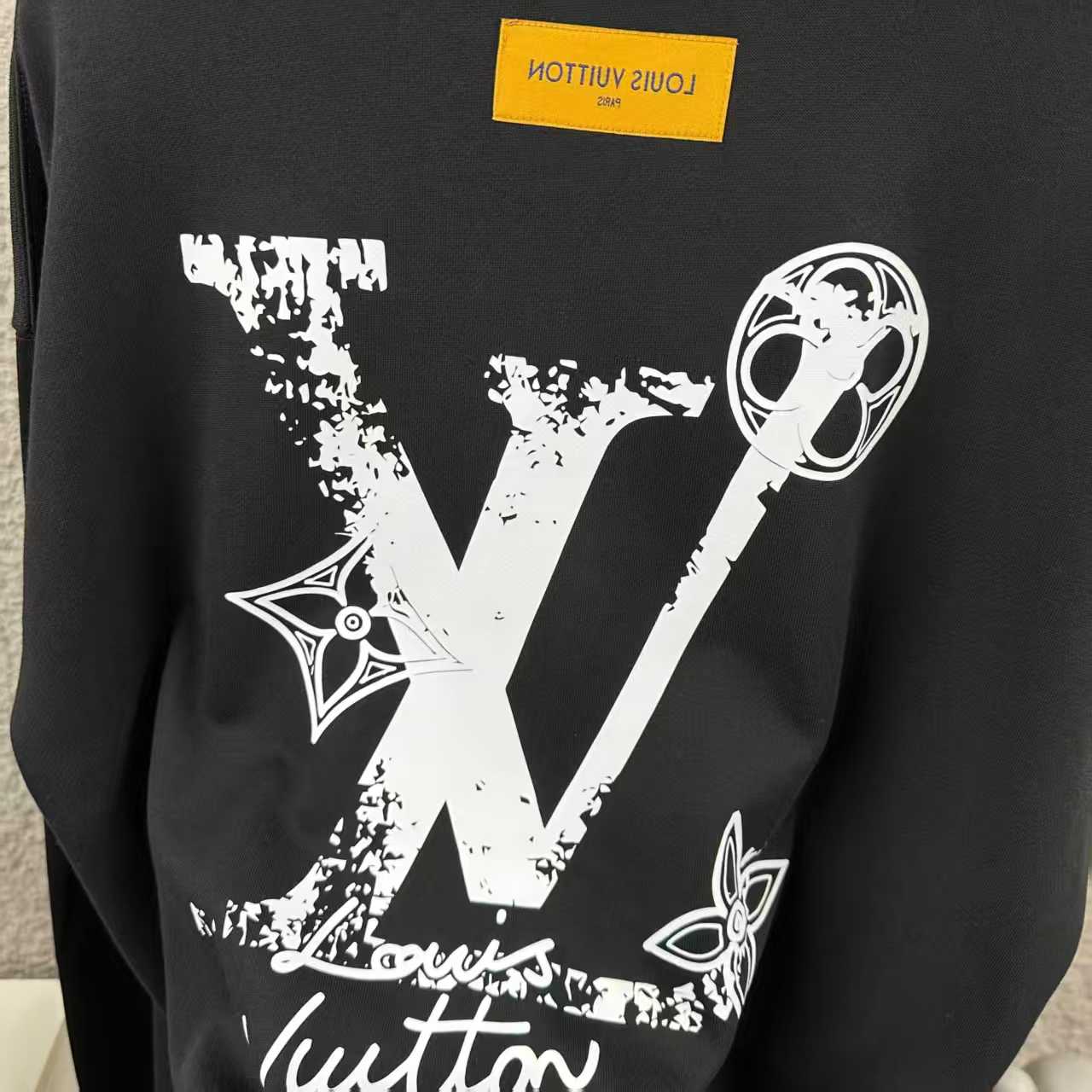 Long sleeved round neck hoodie for both men and women
