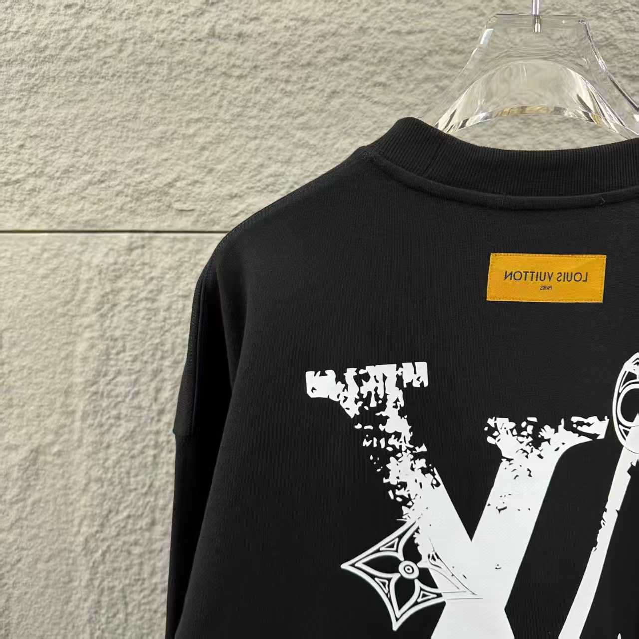 Long sleeved round neck hoodie for both men and women
