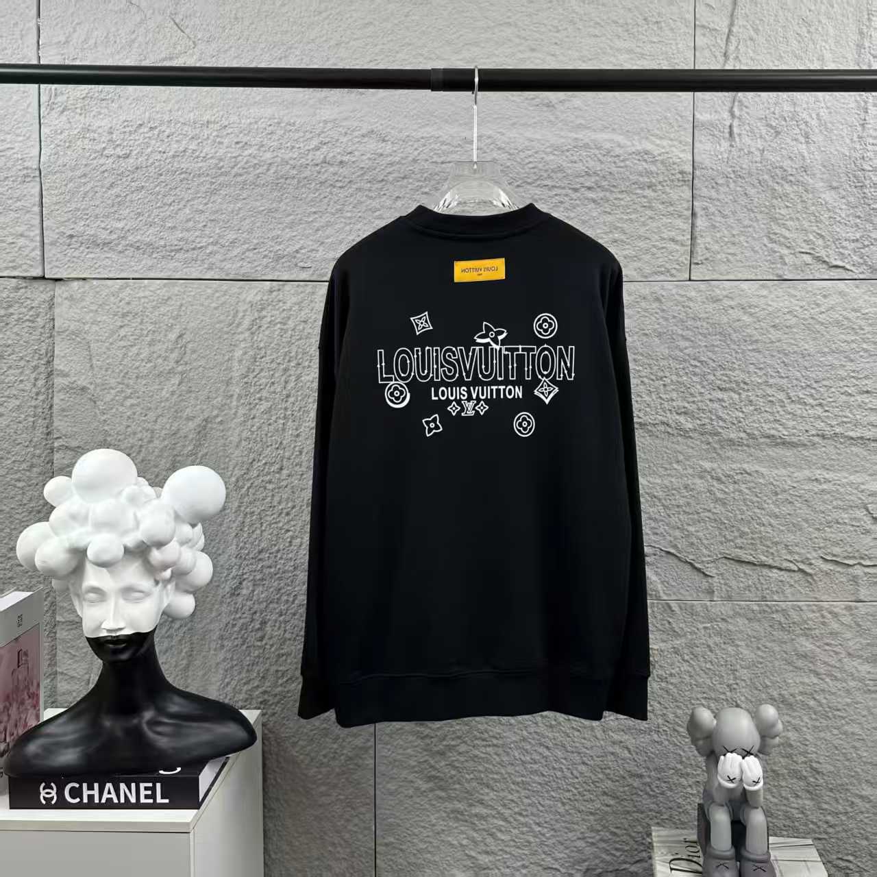 Long sleeved round neck hoodie for both men and women