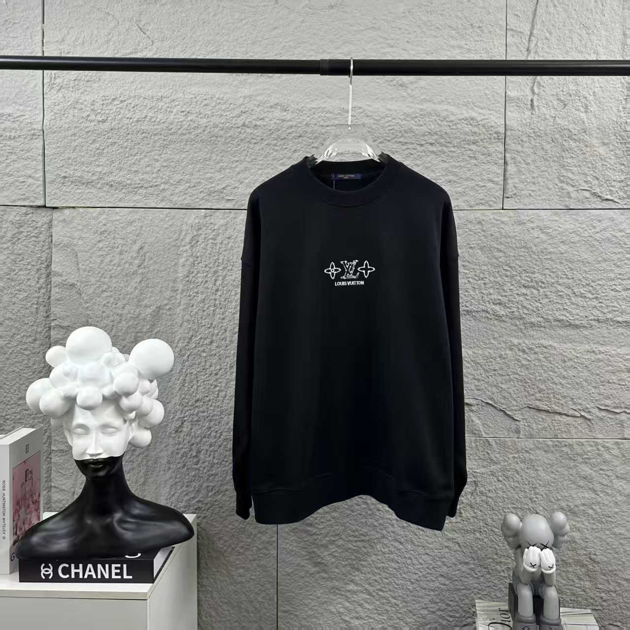 Long sleeved round neck hoodie for both men and women