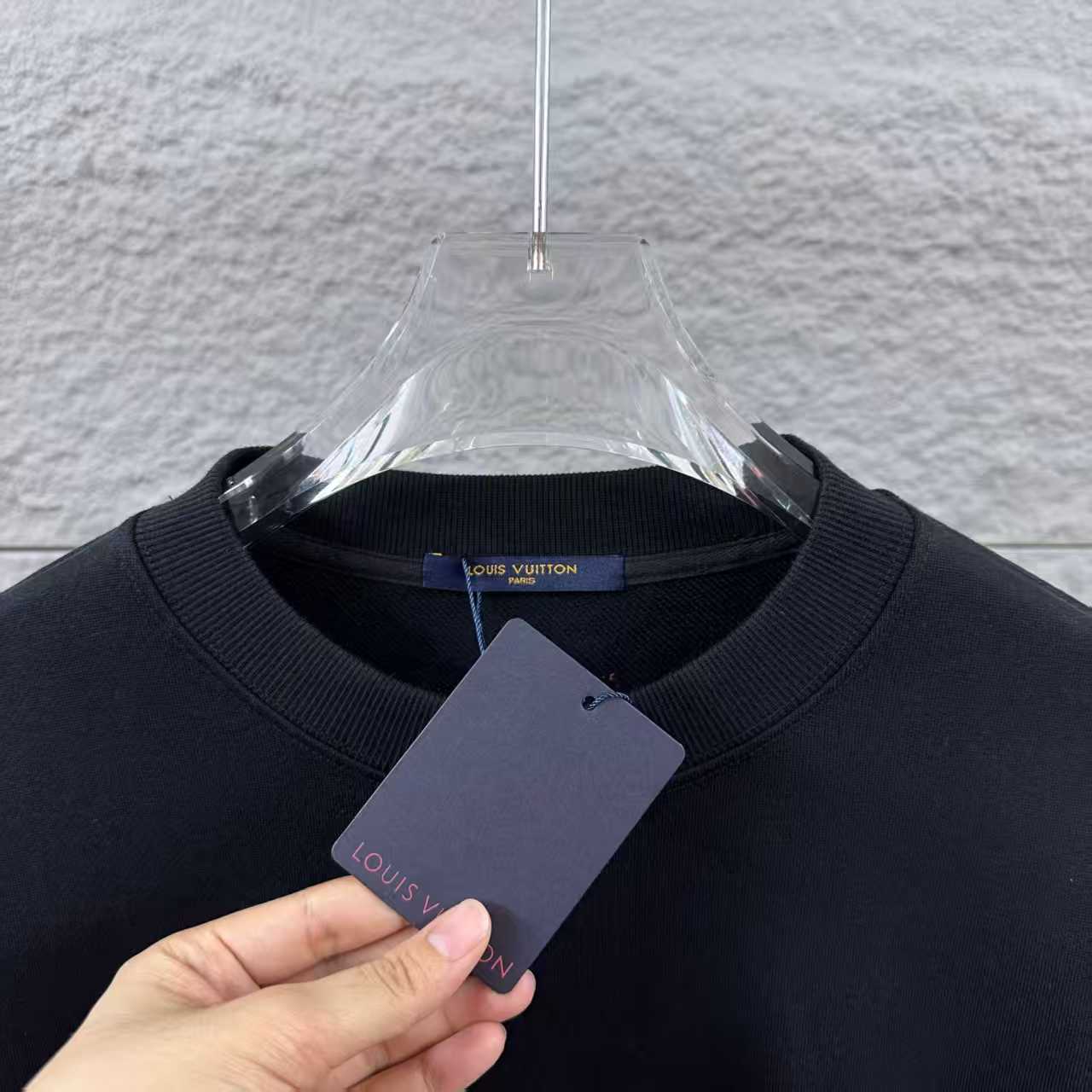 Long sleeved round neck hoodie for both men and women