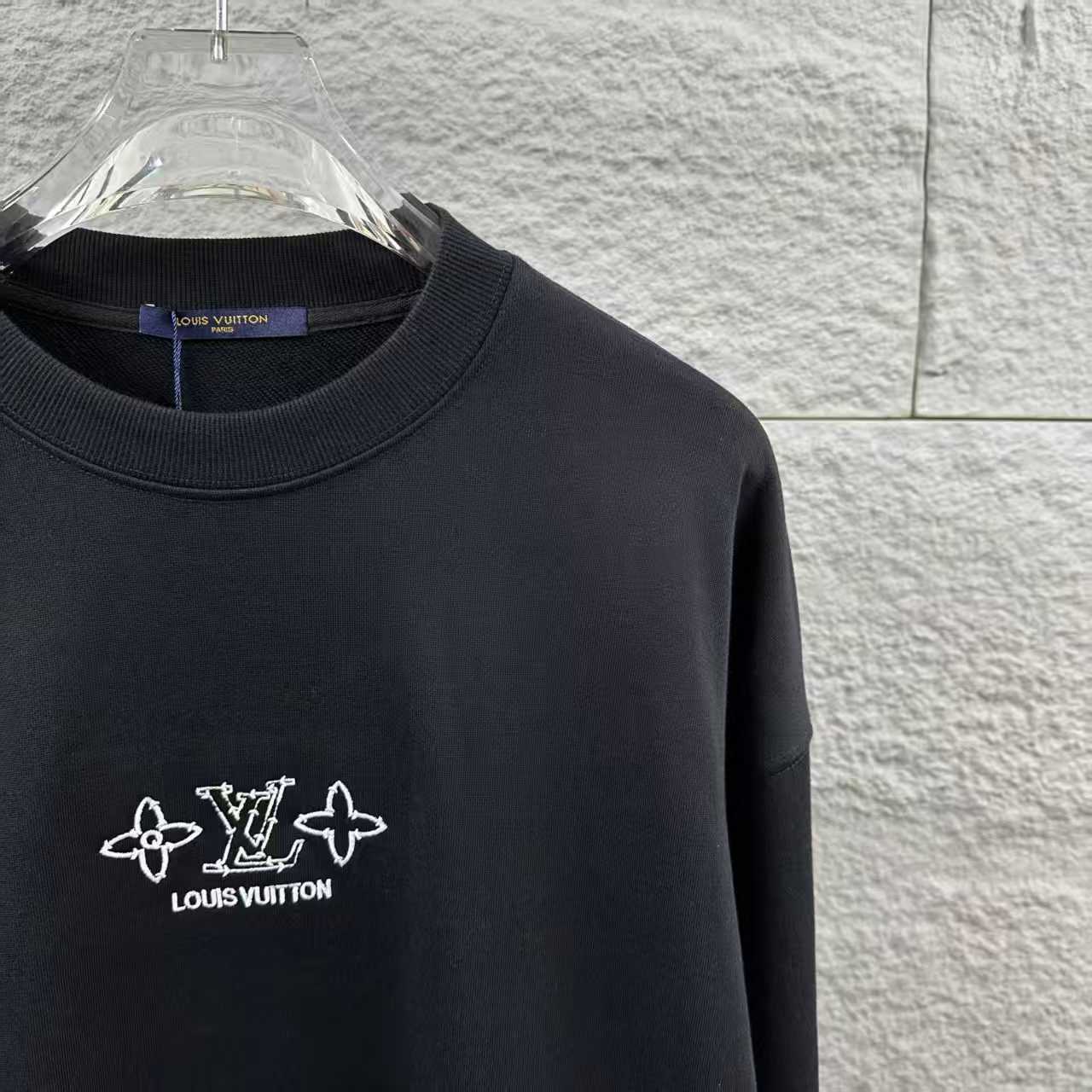 Long sleeved round neck hoodie for both men and women