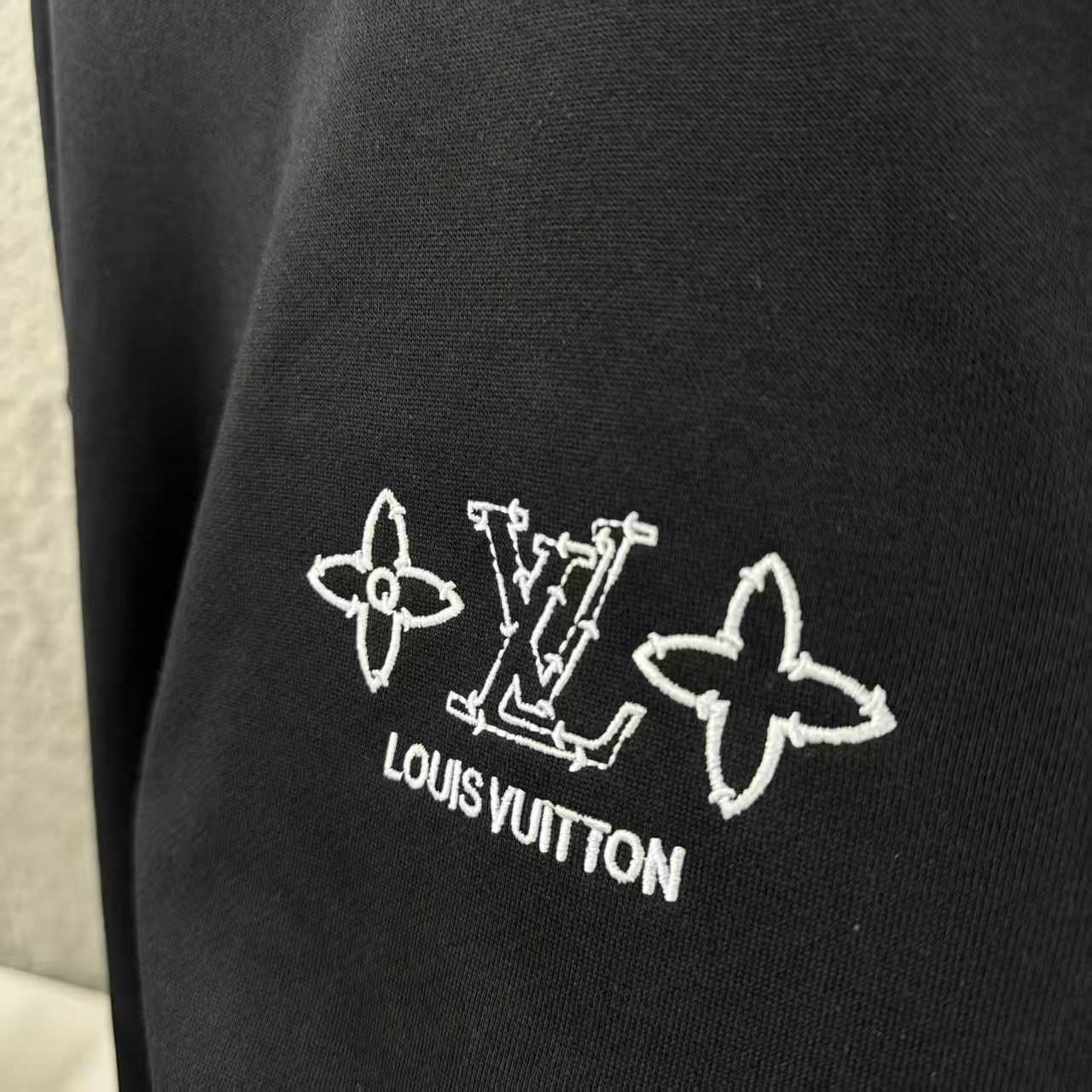 Long sleeved round neck hoodie for both men and women